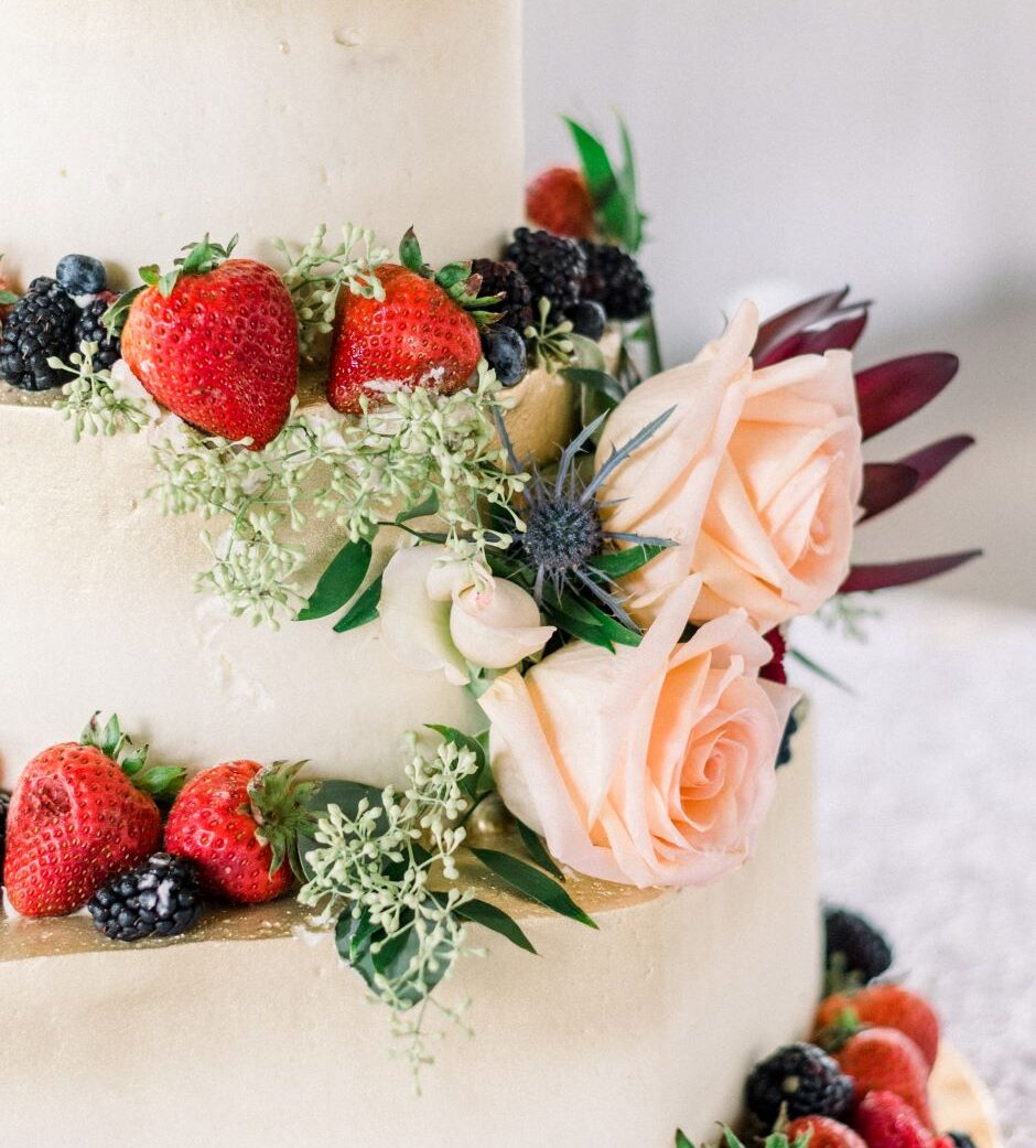 elegant wedding cake witth fruit