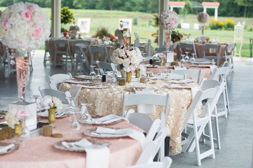 elegant outdoor wedding table decor under open air wedding venue